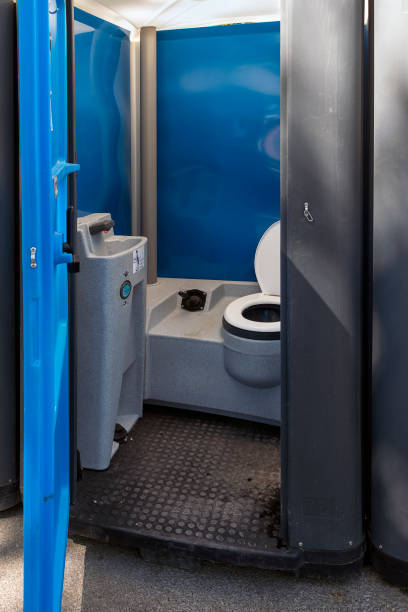 Porta potty delivery and setup in Conneaut Lakeshore, PA